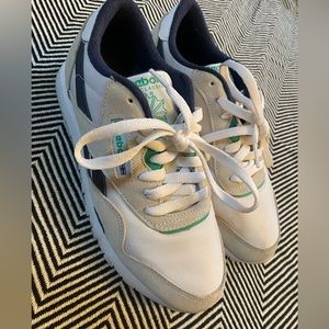 Classic Reebok Women’s 6.5